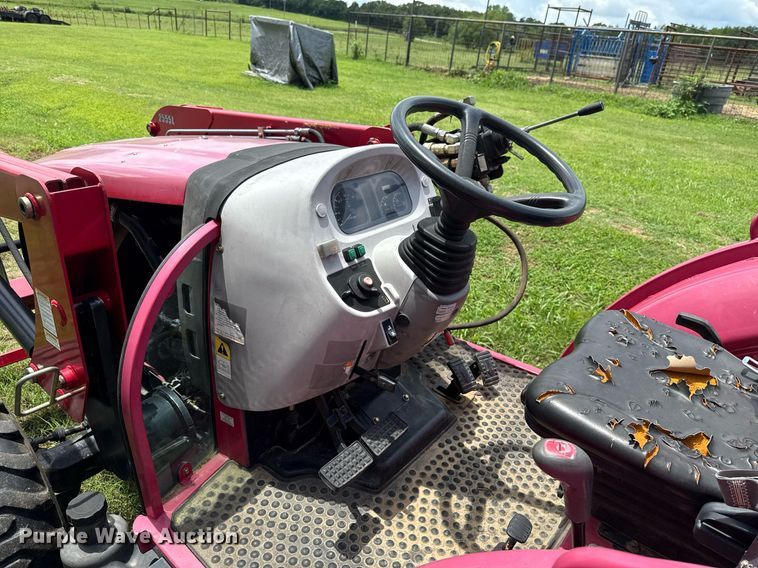 image for item HI9347 2015 Mahindra 2555 HST 