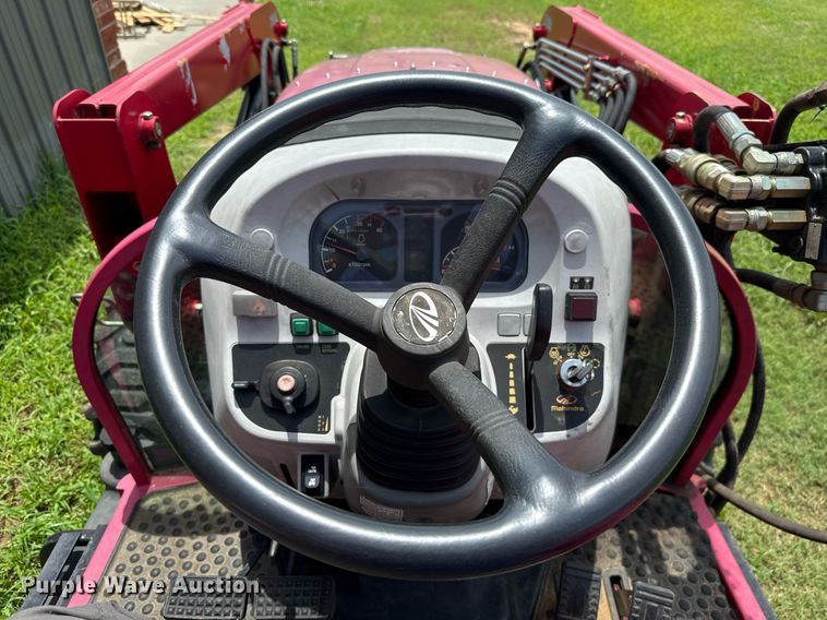 image for item HI9347 2015 Mahindra 2555 HST 