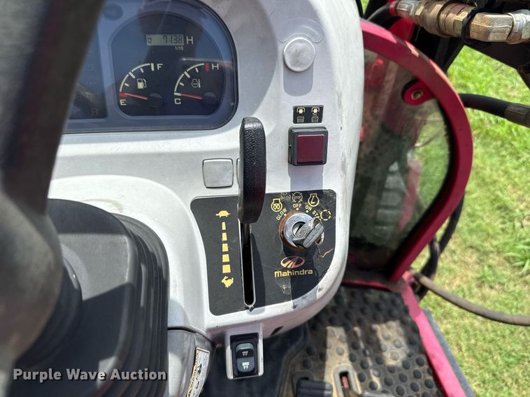 image for item HI9347 2015 Mahindra 2555 HST 