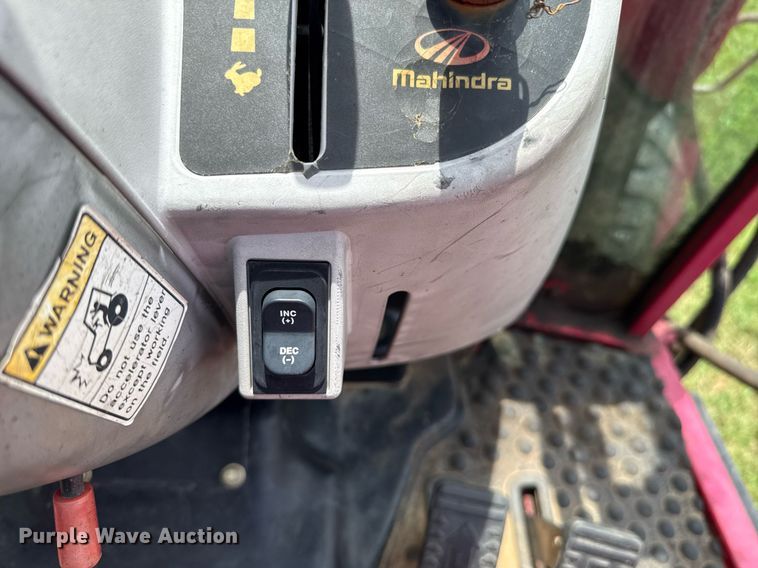 image for item HI9347 2015 Mahindra 2555 HST 