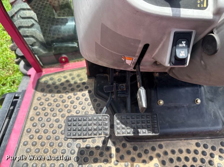 image for item HI9347 2015 Mahindra 2555 HST 