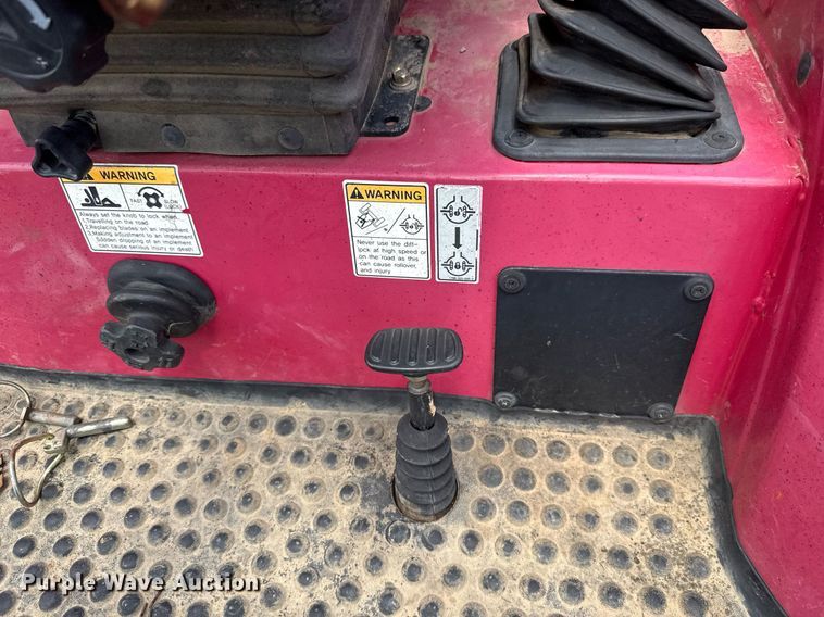 image for item HI9347 2015 Mahindra 2555 HST 