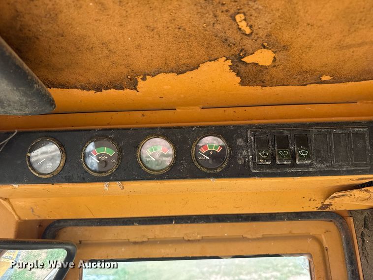 image for item KI9176 1995 Case 721B wheel loader