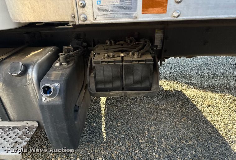 image for item DH8629 2013 Freightliner Business Class M2 box truck