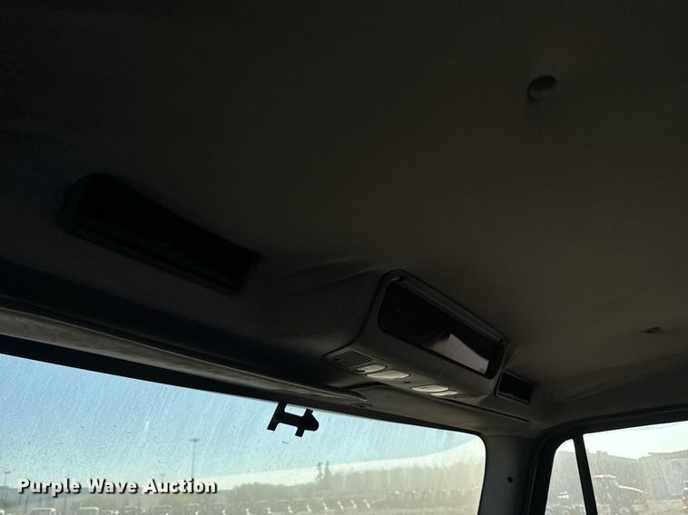 image for item DH8629 2013 Freightliner Business Class M2 box truck