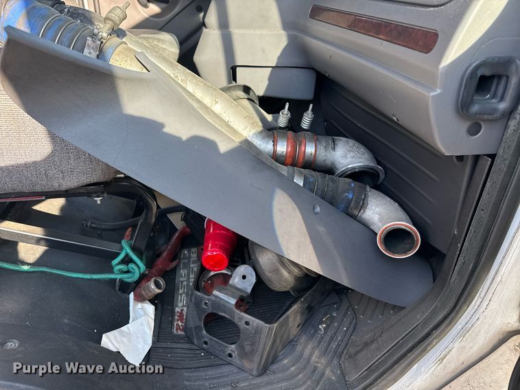 image for item DH8629 2013 Freightliner Business Class M2 box truck