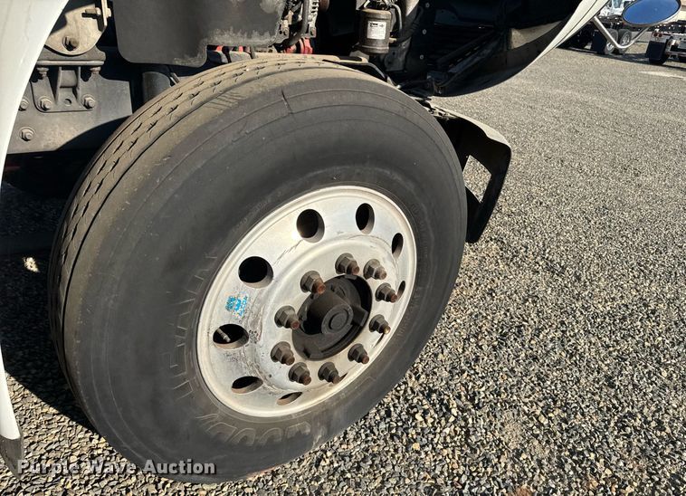 image for item DH8629 2013 Freightliner Business Class M2 box truck