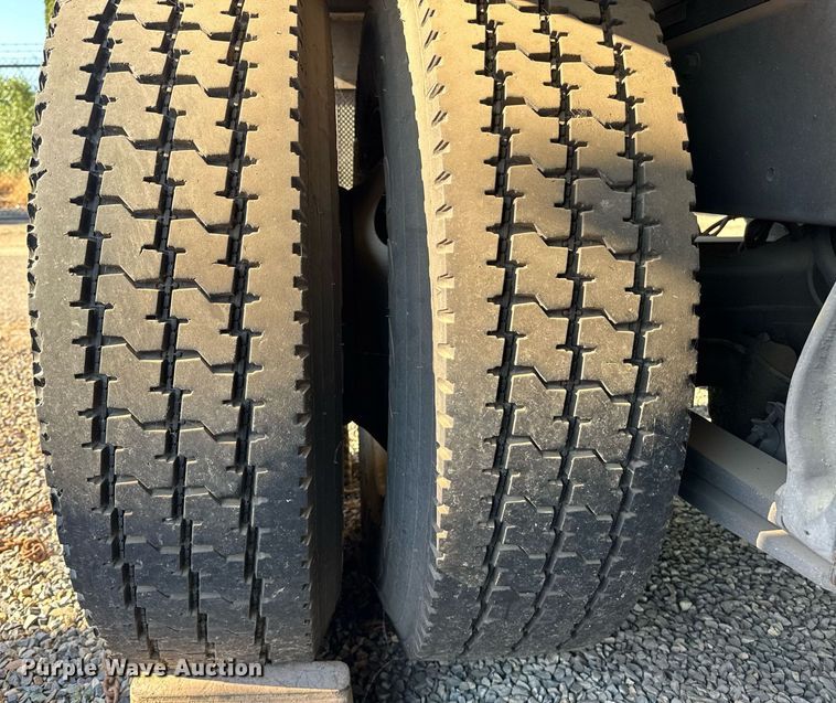 image for item DH8629 2013 Freightliner Business Class M2 box truck