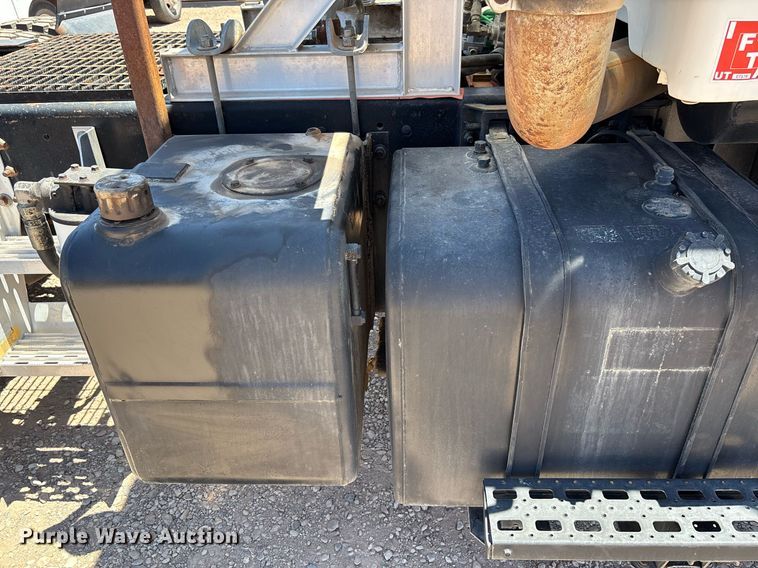 image for item DH8655 1997 Ford LT9501 semi truck