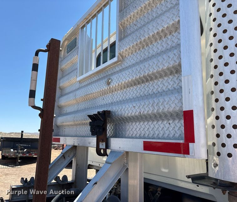 image for item DH8655 1997 Ford LT9501 semi truck