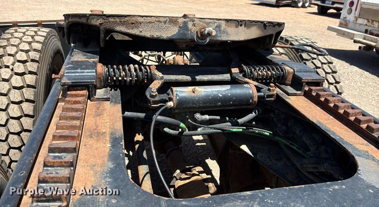 image for item DH8655 1997 Ford LT9501 semi truck