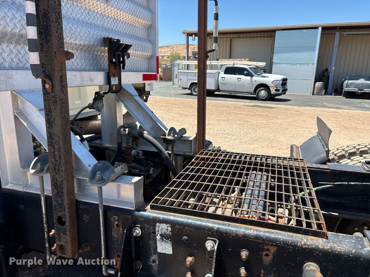 image for item DH8655 1997 Ford LT9501 semi truck