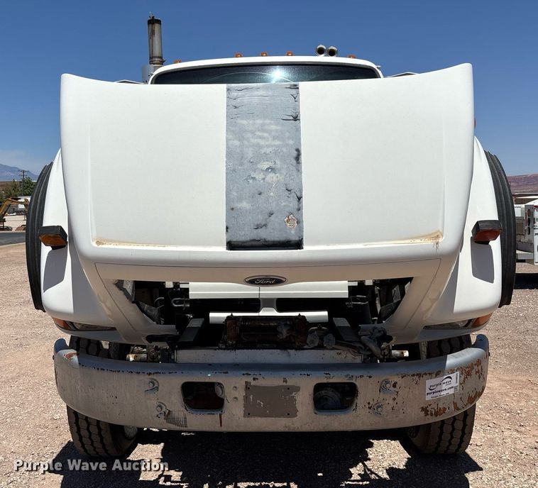 image for item DH8655 1997 Ford LT9501 semi truck