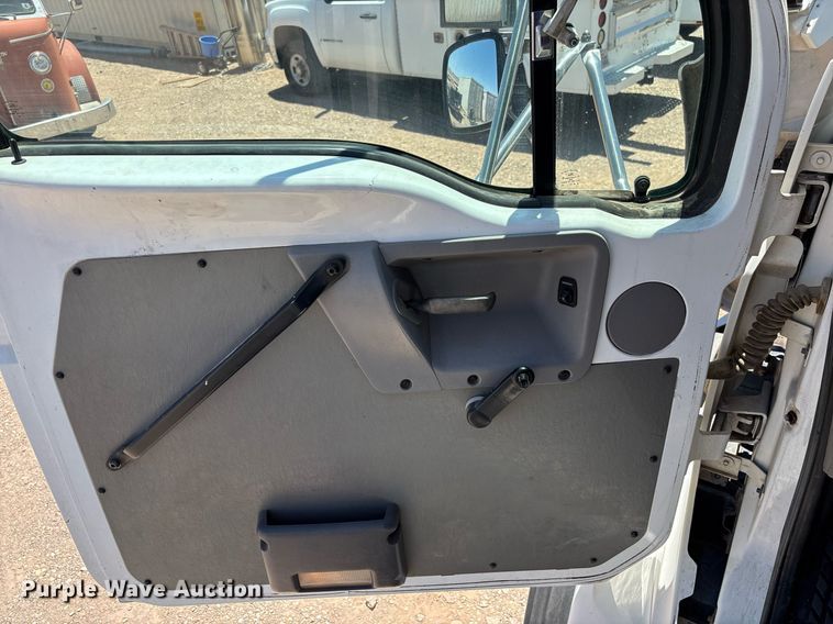 image for item DH8655 1997 Ford LT9501 semi truck