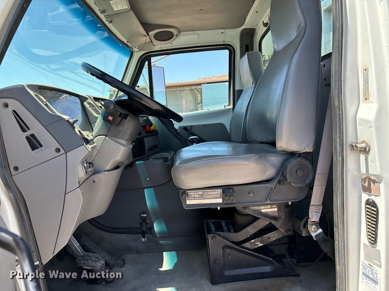 image for item DH8655 1997 Ford LT9501 semi truck