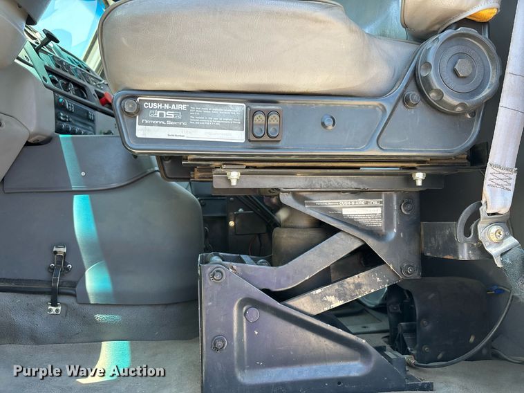 image for item DH8655 1997 Ford LT9501 semi truck