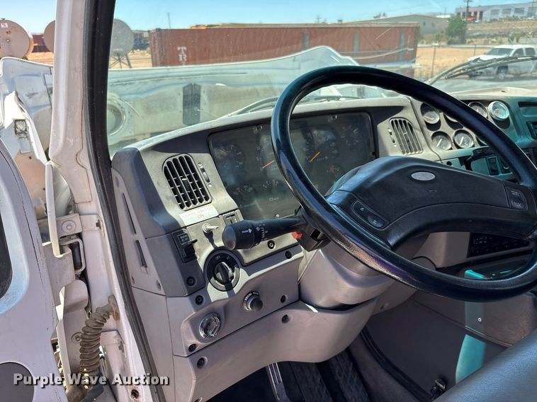 image for item DH8655 1997 Ford LT9501 semi truck