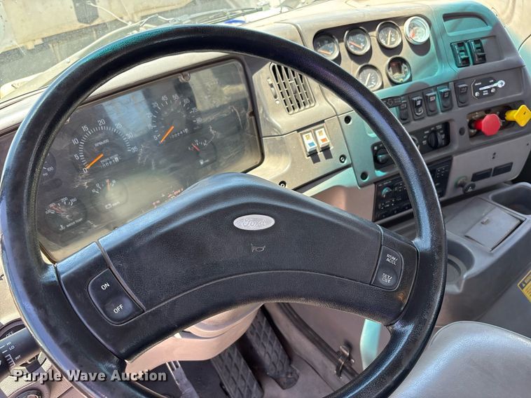 image for item DH8655 1997 Ford LT9501 semi truck