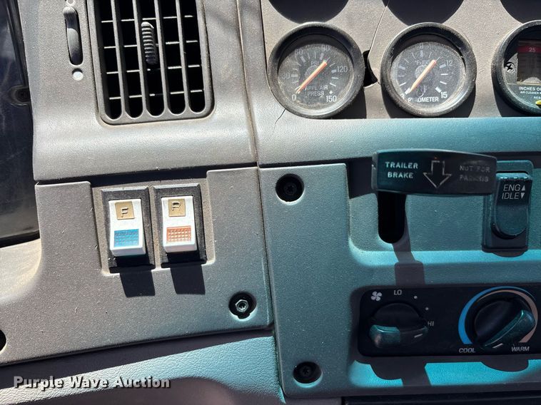 image for item DH8655 1997 Ford LT9501 semi truck