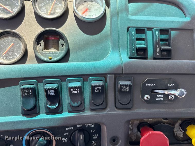 image for item DH8655 1997 Ford LT9501 semi truck