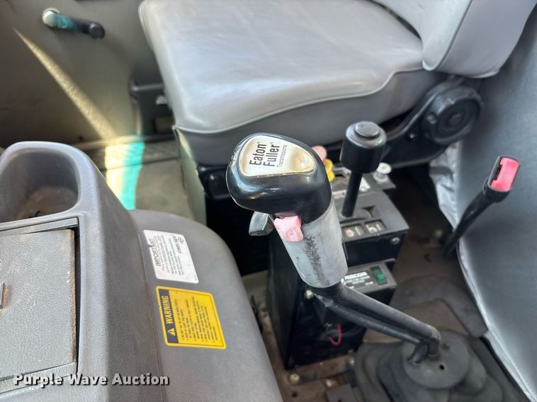 image for item DH8655 1997 Ford LT9501 semi truck