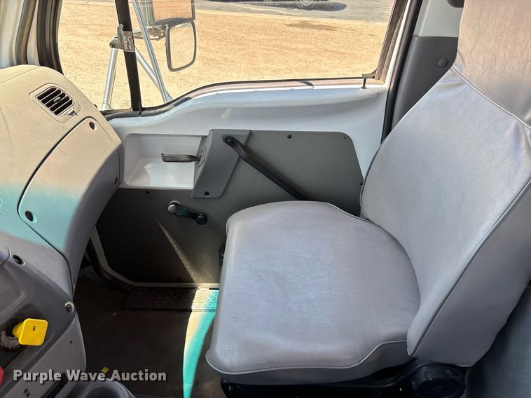 image for item DH8655 1997 Ford LT9501 semi truck