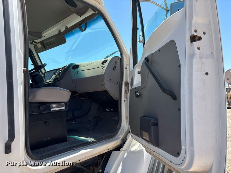 image for item DH8655 1997 Ford LT9501 semi truck