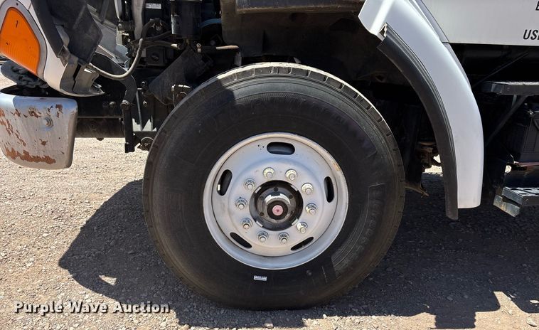 image for item DH8655 1997 Ford LT9501 semi truck