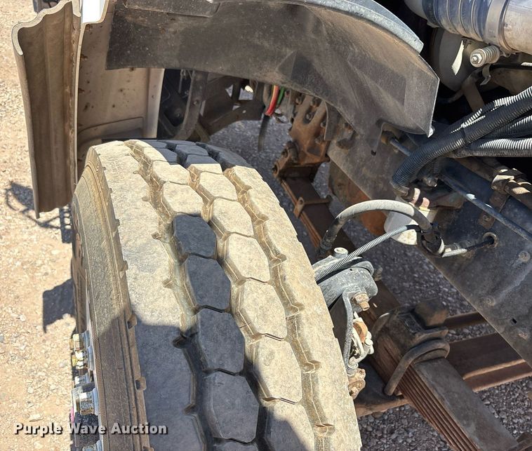 image for item DH8655 1997 Ford LT9501 semi truck