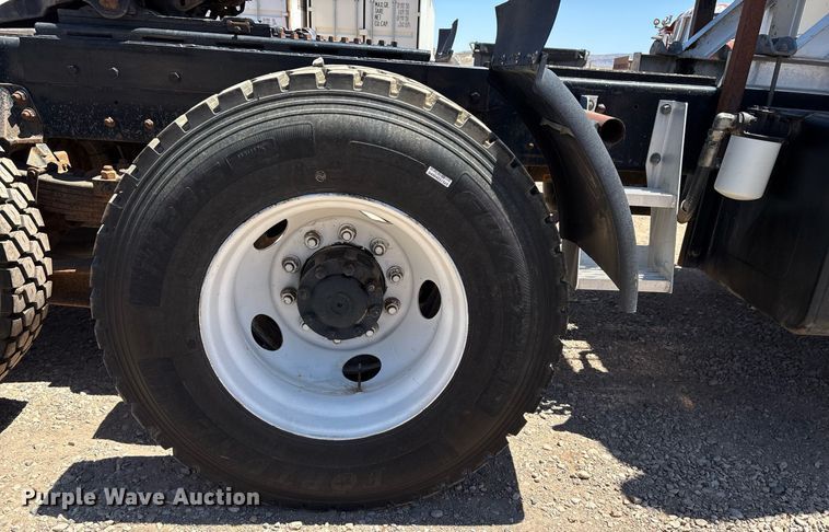 image for item DH8655 1997 Ford LT9501 semi truck