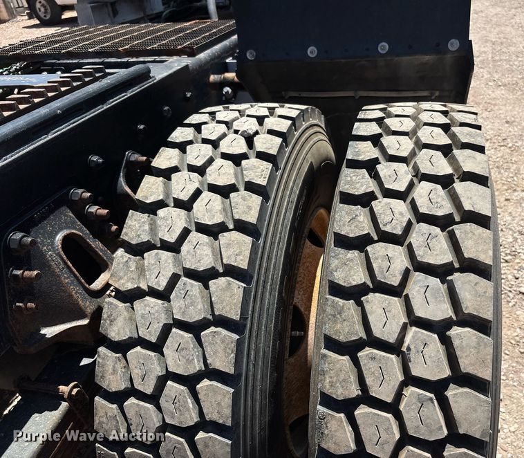 image for item DH8655 1997 Ford LT9501 semi truck