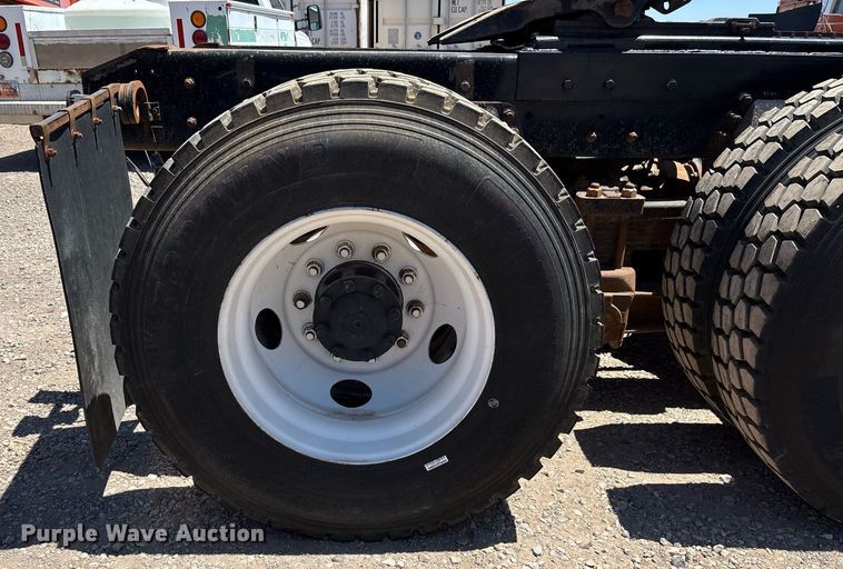 image for item DH8655 1997 Ford LT9501 semi truck