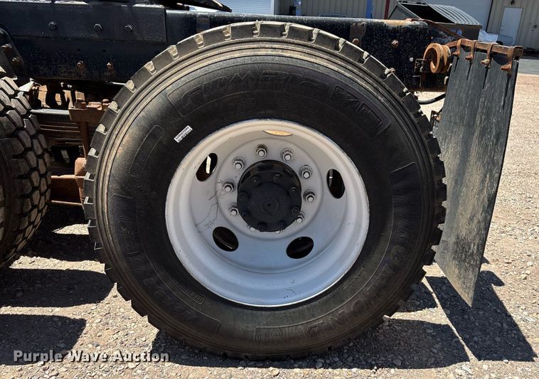 image for item DH8655 1997 Ford LT9501 semi truck