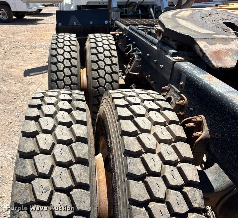 image for item DH8655 1997 Ford LT9501 semi truck