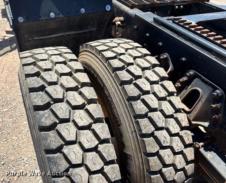 image for item DH8655 1997 Ford LT9501 semi truck