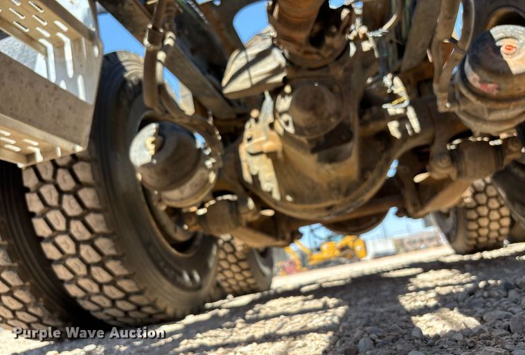 image for item DH8655 1997 Ford LT9501 semi truck