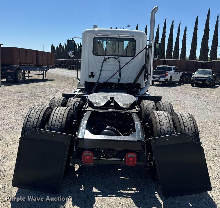 image for item DH8662 2020 Mack Anthem AN64T semi truck