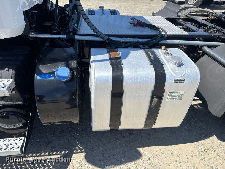 image for item DH8662 2020 Mack Anthem AN64T semi truck