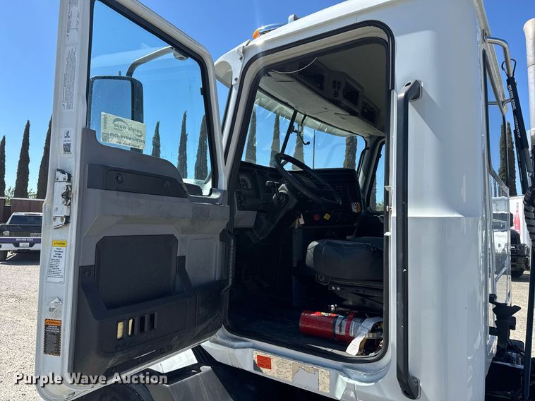 image for item DH8662 2020 Mack Anthem AN64T semi truck