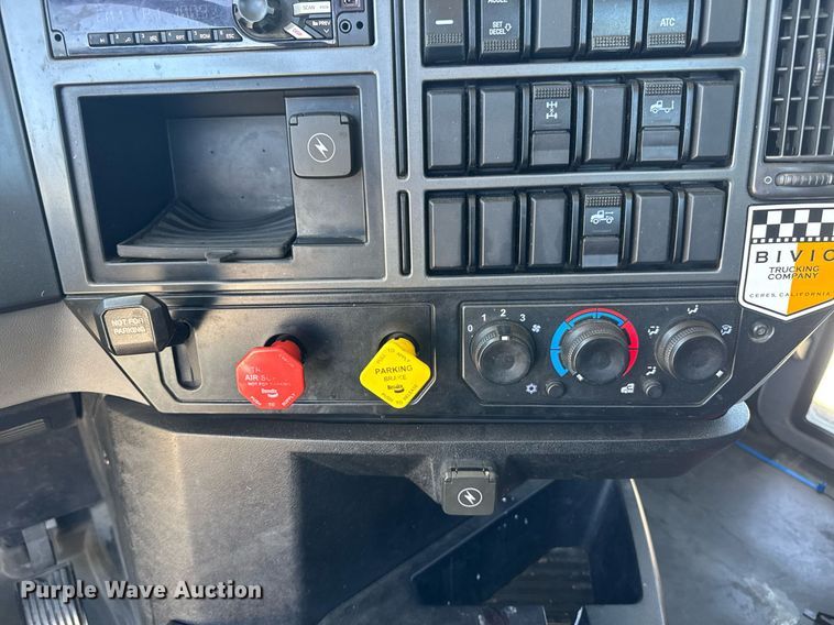 image for item DH8662 2020 Mack Anthem AN64T semi truck