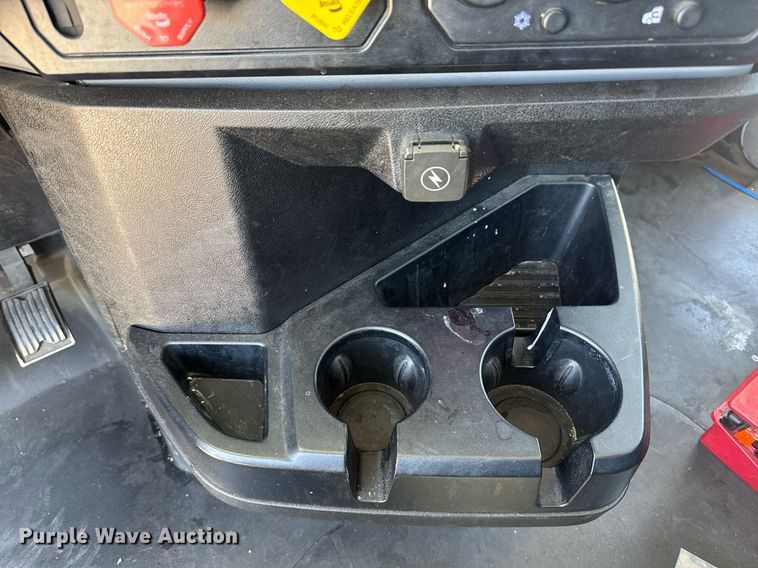 image for item DH8662 2020 Mack Anthem AN64T semi truck