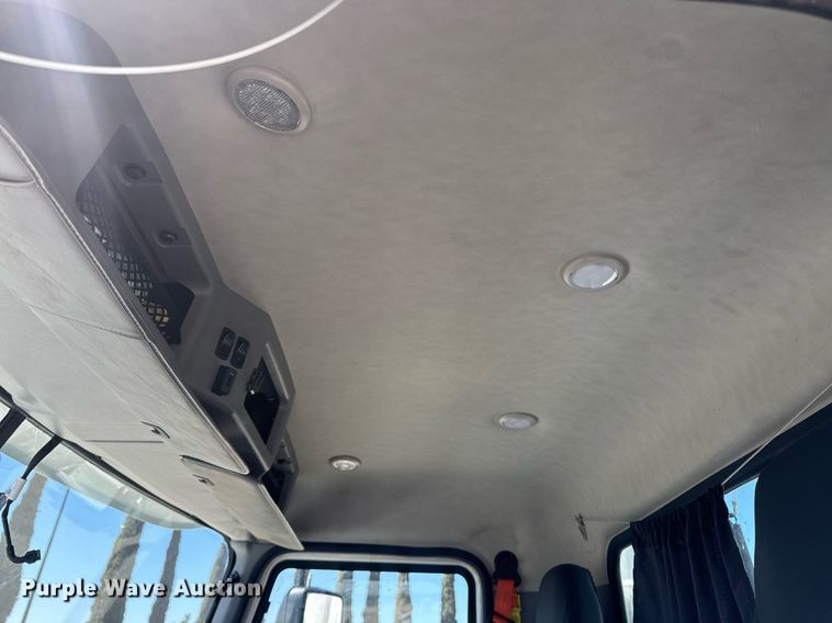 image for item DH8662 2020 Mack Anthem AN64T semi truck