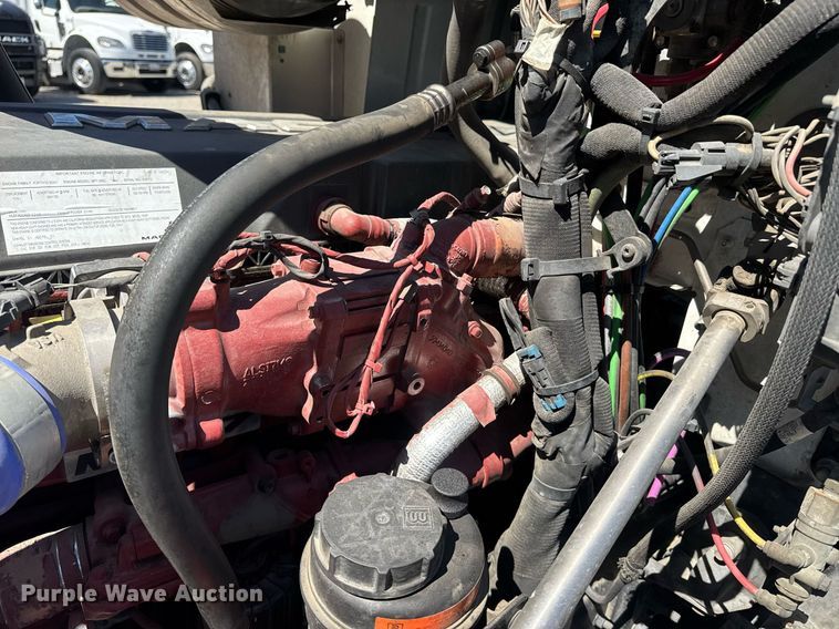 image for item DH8662 2020 Mack Anthem AN64T semi truck