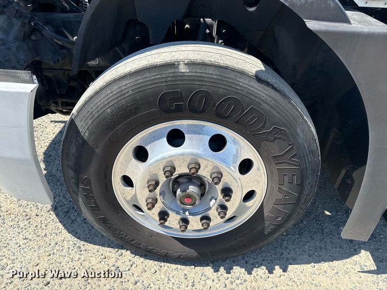 image for item DH8662 2020 Mack Anthem AN64T semi truck