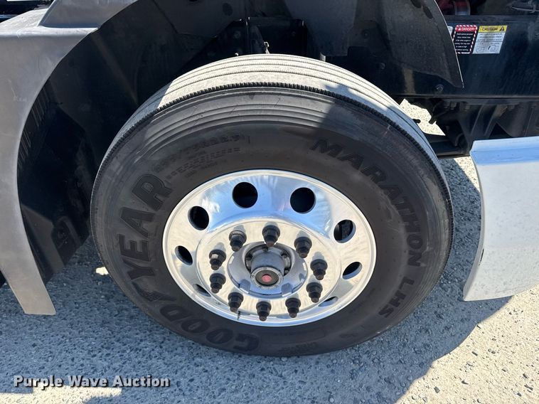 image for item DH8662 2020 Mack Anthem AN64T semi truck