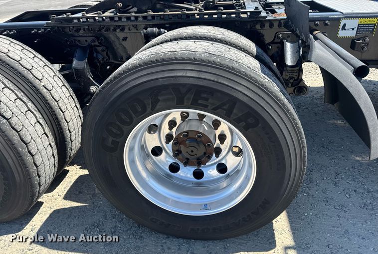 image for item DH8662 2020 Mack Anthem AN64T semi truck