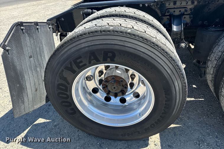 image for item DH8662 2020 Mack Anthem AN64T semi truck