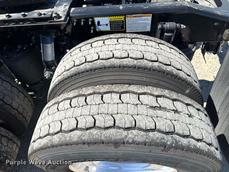 image for item DH8662 2020 Mack Anthem AN64T semi truck