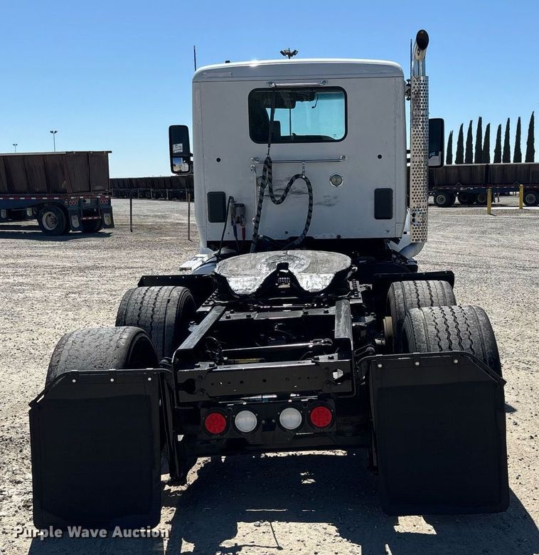 image for item DH8663 2018 Kenworth T880 semi truck