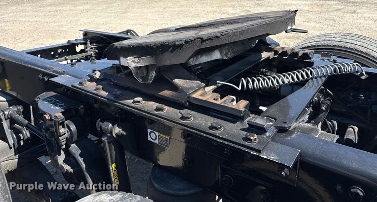 image for item DH8663 2018 Kenworth T880 semi truck